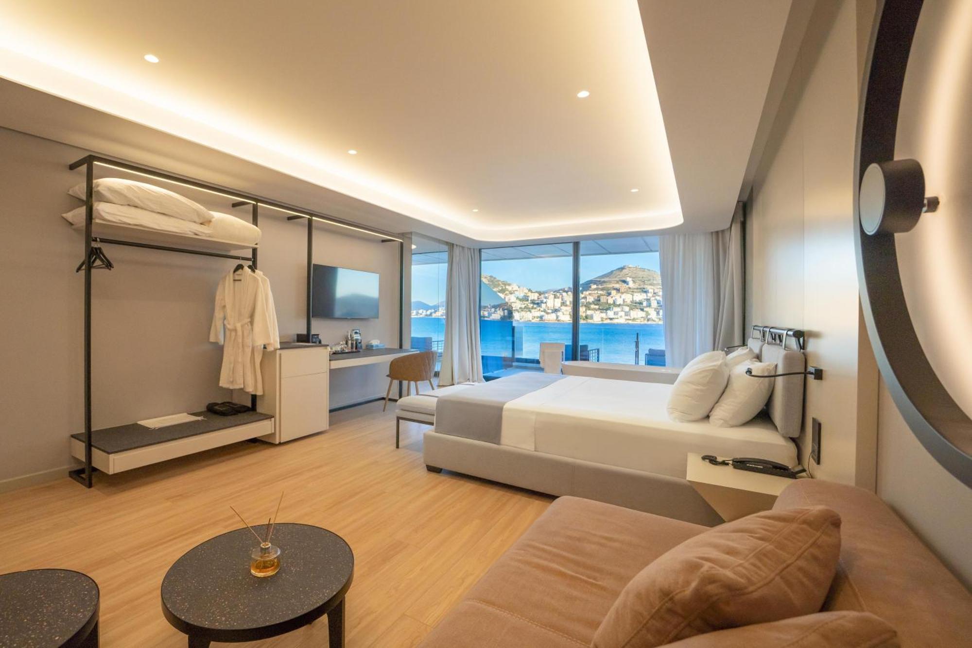 Yacht Premium Hotel Sarandë Exteriör bild