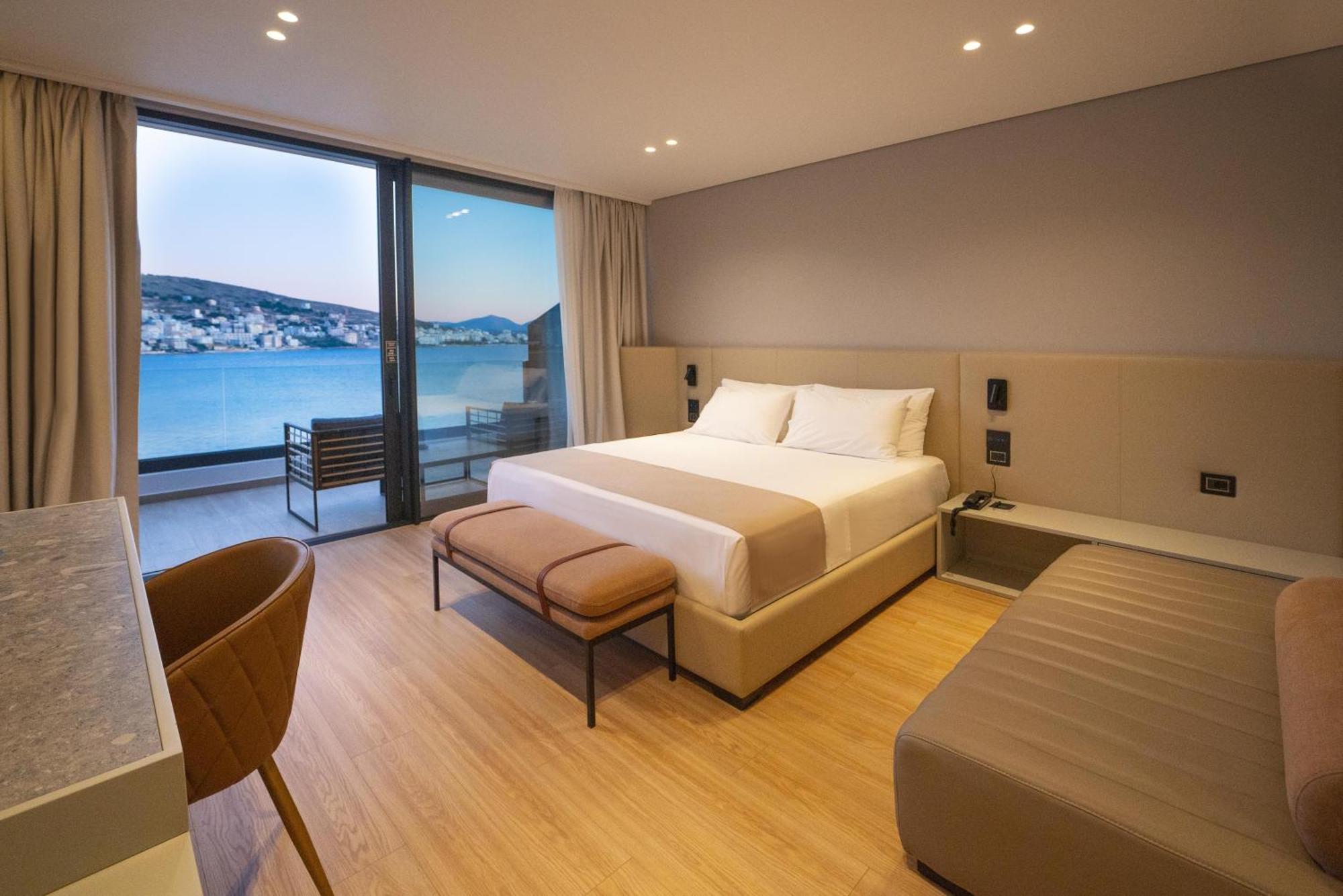 Yacht Premium Hotel Sarandë Exteriör bild