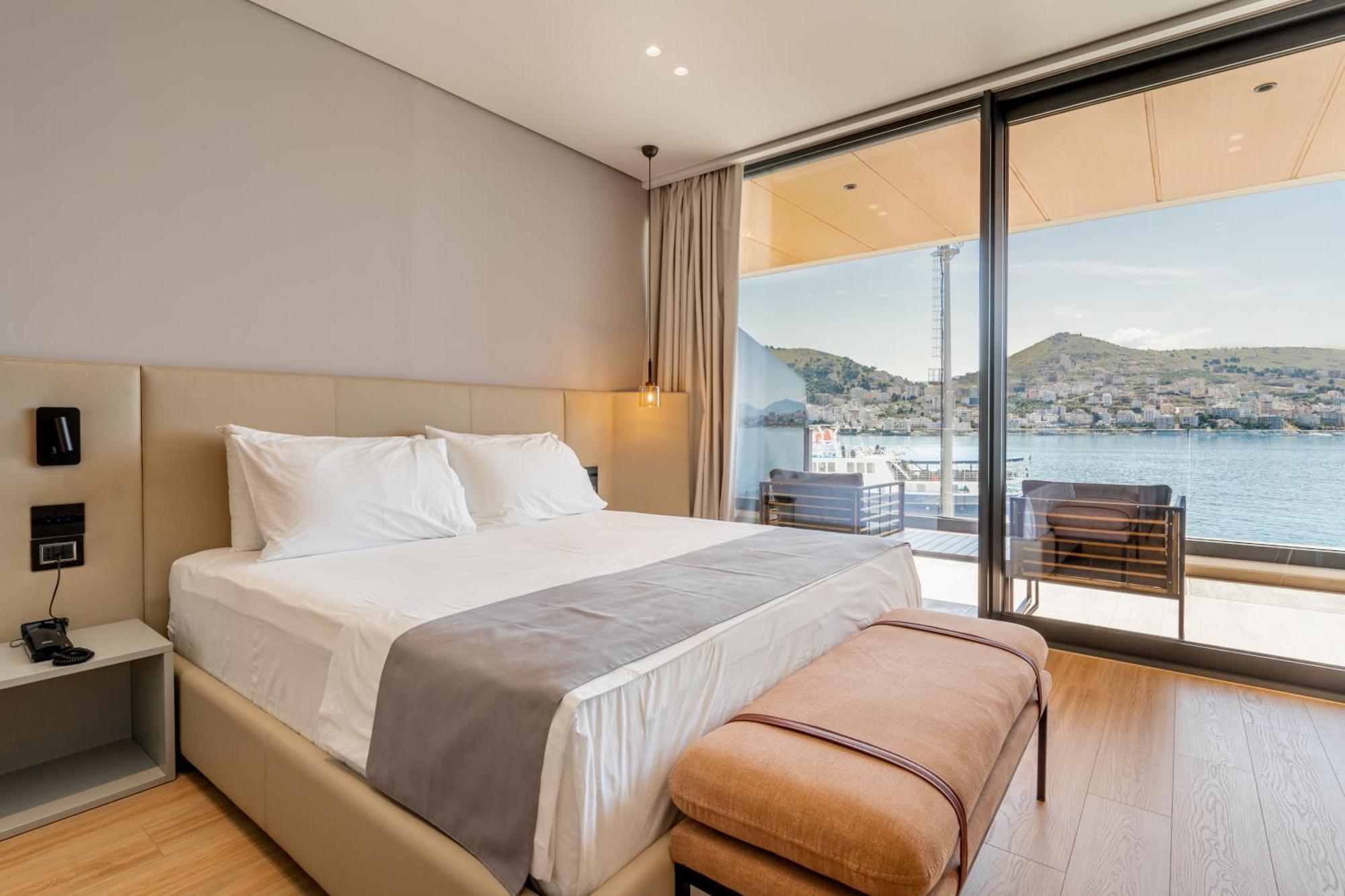 Yacht Premium Hotel Sarandë Exteriör bild