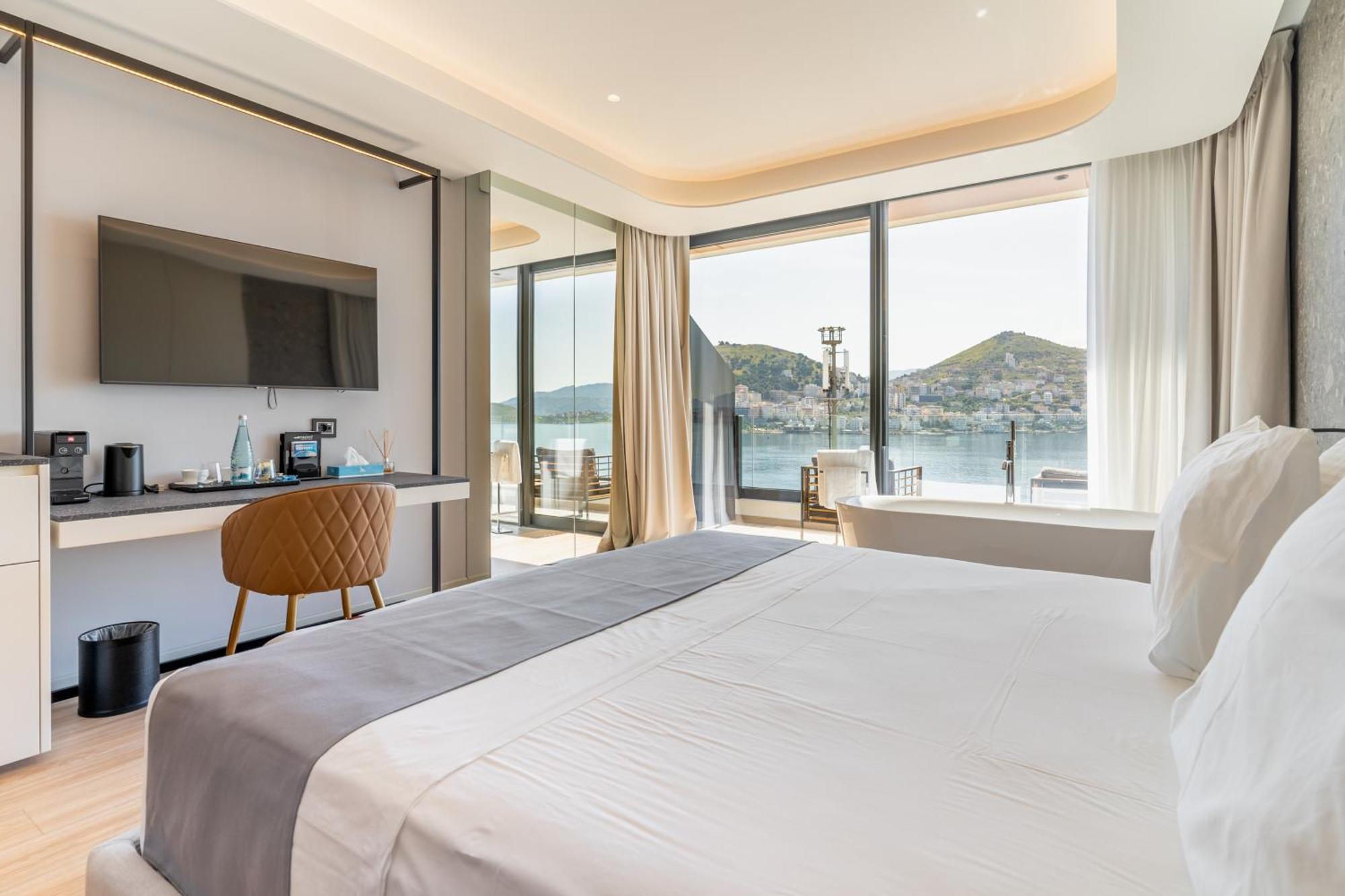 Yacht Premium Hotel Sarandë Exteriör bild
